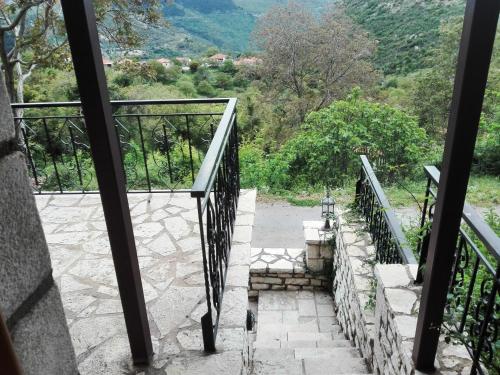 Pera Vrisi in ซาตูน่า