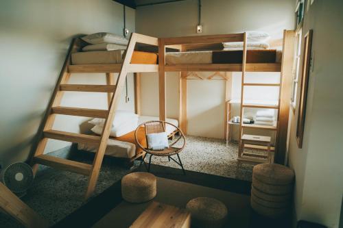 6-Bed Mixed Dormitory Room image 6