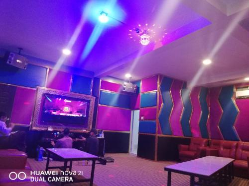 Restaurant, Supreme Hotel in North Dagon