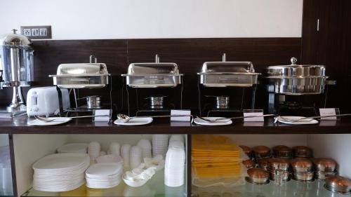 Food and beverages, The Ventura Grand Hotel in Peeniya