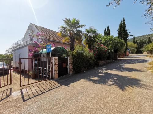  Apartments Mitrović in Stari Grad