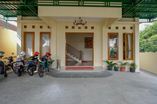 RedDoorz near Stadion 45 Karanganyar