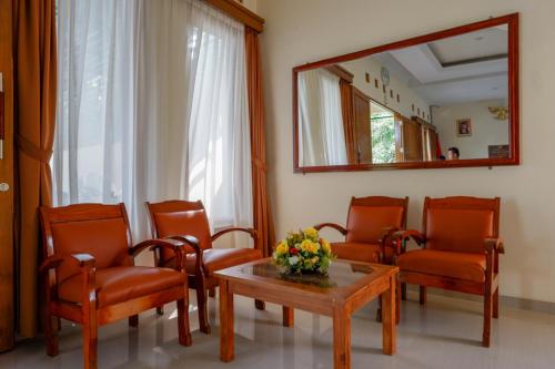 RedDoorz near Stadion 45 Karanganyar in Karanganyar city