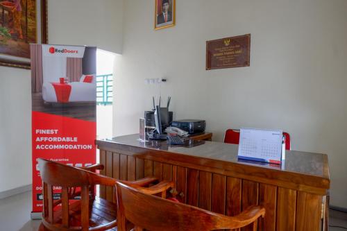 RedDoorz near Stadion 45 Karanganyar in Karanganyar city