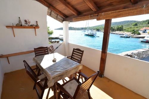 Balkons/terase, Kornati Robinzon House in Žut