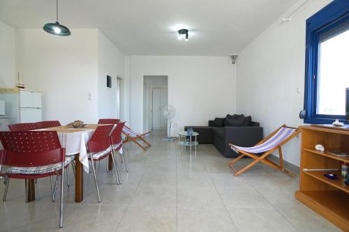Dolphins House in Avdhira