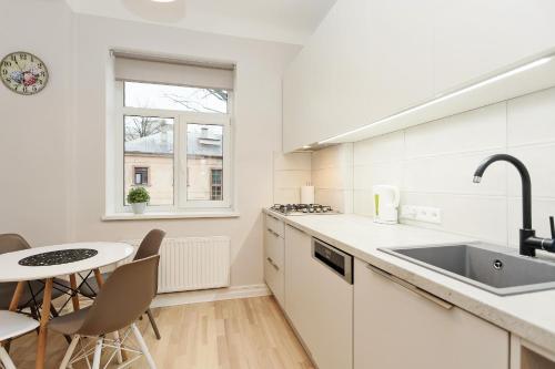 Alfa Cozy Apartment + FREE Parking