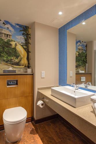 Chessington Hotel - image 3