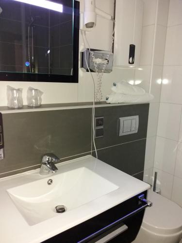 Hotel Garni Regent - image 13