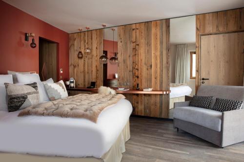 1 king bed, 1 sofa bed