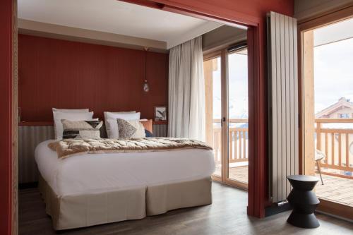 1 queen bed, 2 sofa beds