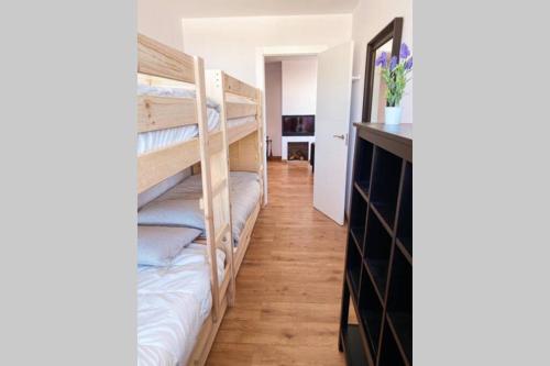 Edel1 - PRIME LOCATION WITH GREAT VIEWS + PARKING