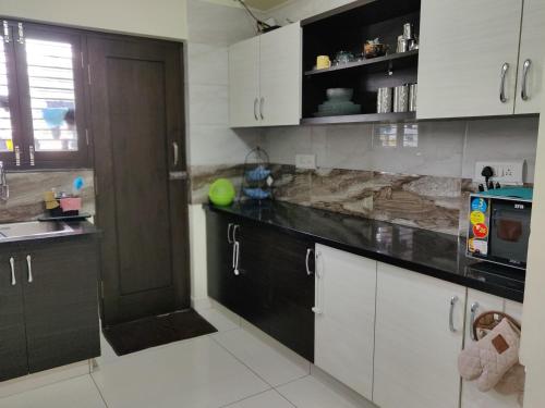 2 bedrooms, 7 beds