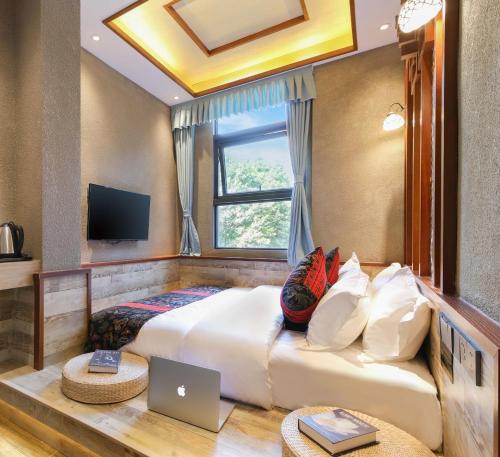 Zou Qu Ye Travel Hotel – Chungking (Chongqing), KY