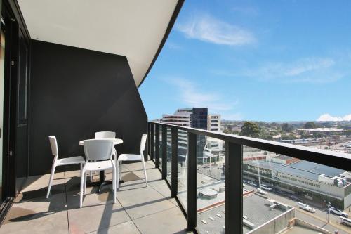 Balcony/terrace, Domi Serviced Apartments in Glen Waverley