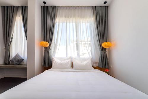 Deluxe Double Room image 6