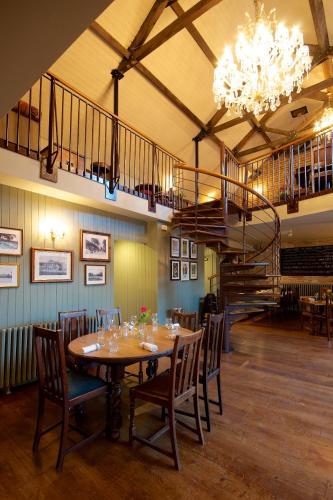 Restaurant, Kew Gardens Hotel in Twickenham