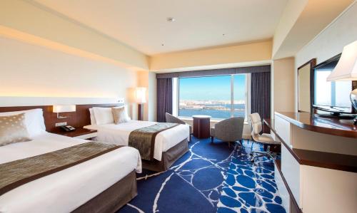 Premium Twin Room with Harbour View - High Floor