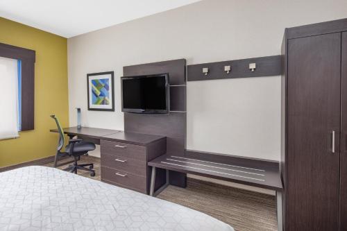 Holiday Inn Express Hotel & Suites Bishop an IHG Hotel - image 2