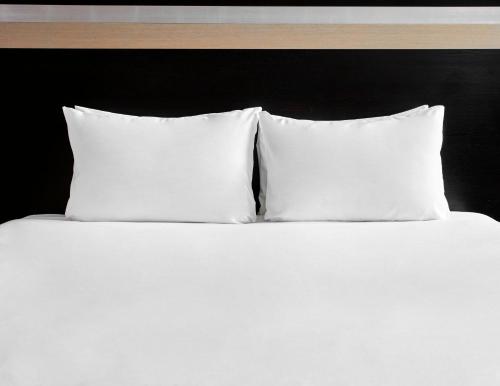 Holiday Inn London Luton Airport an IHG Hotel - image 10