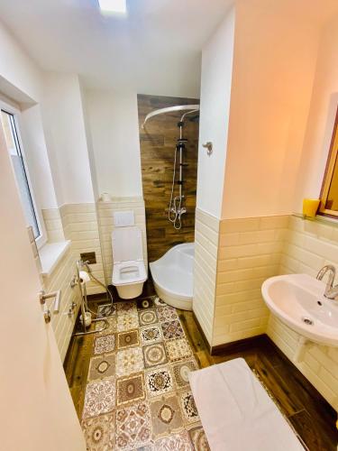 Halvat Guesthouse - image 9