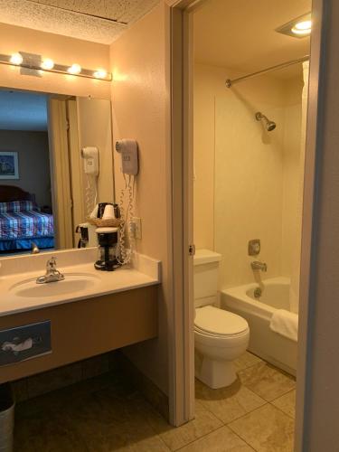 The Hardman Hotel Carson City - 샤워실