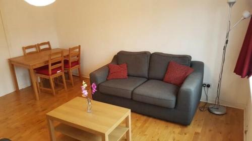 Beautiful king room in Leith Walk, Edinburgh (photo 10)