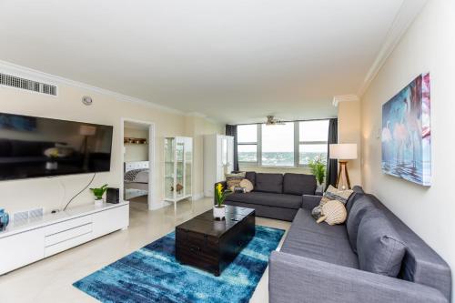 Ocean Beach Condo 3BR On the Sand 811 - image 7
