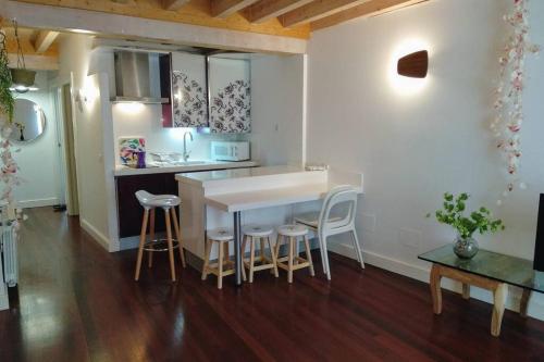 TU HOGAR EN EL CAMINO. BURGOS CENTRO. VUT. WIFI - Apartment - Burgos