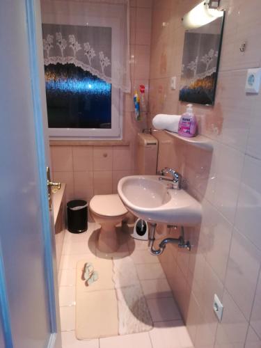 Isas Apartment - image 8