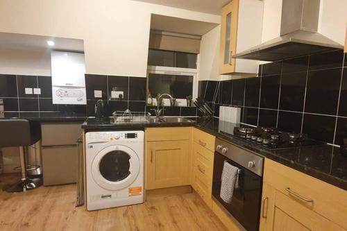 Southfields 1 Bedroom Apartment, , London