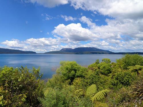 Mana Sarovar - Lake Tarawera Home