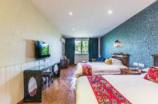 Wenjun Courtyard Hotel ---5 mins walk from Tonghuimen metro station, near Tianfu square, close by culture park and Sichuan opera house, English speaking service, local tours