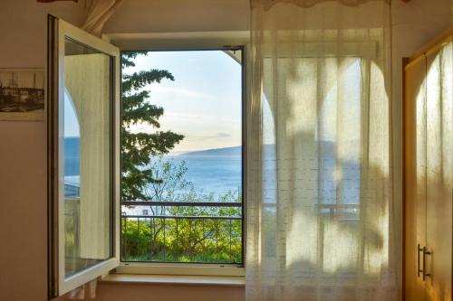 Apartments with a parking space Senj - 11520