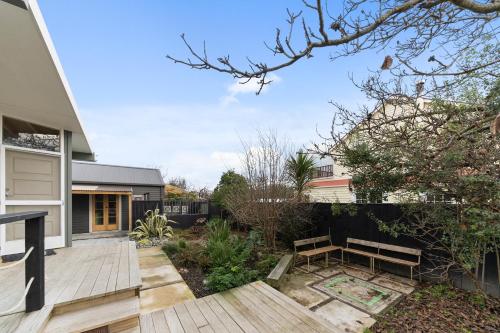 The Walnut Tree House - Martinborough Holiday Home