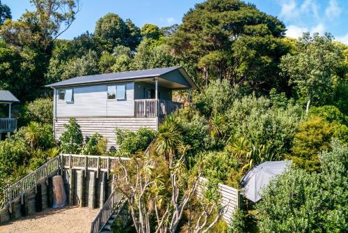 Treetop Retreat - Onetangi Holiday Home