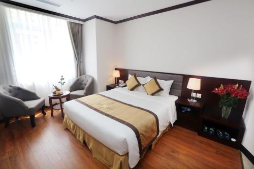 Queen Room with Balcony