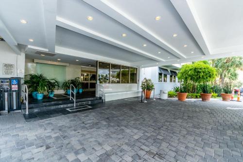 Ocean Beach Condo 3BR On the Sand 811