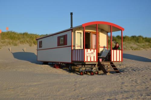  Pipowagen op het strand in 2691 BE s-Gravenzande