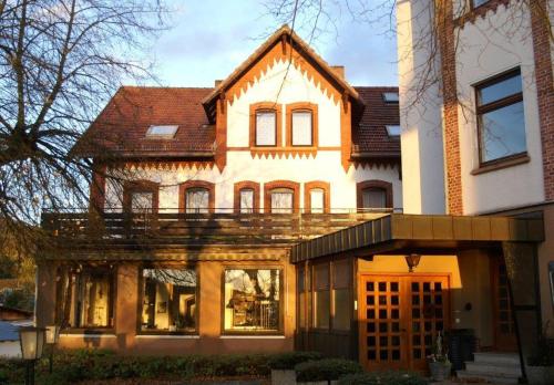 Landhotel&Gasthaus Altenburg - Hotel - Niedenstein