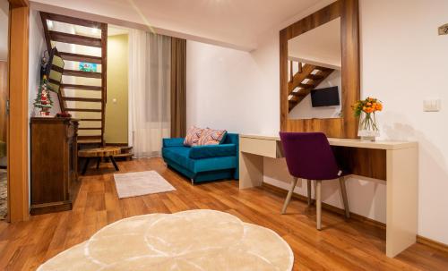 2 bedrooms, 4 beds