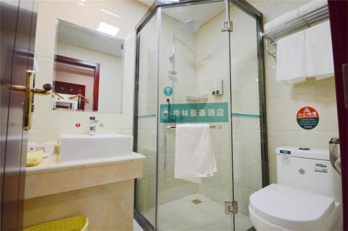 Bathroom, GreenTree Inn Beijing Shunyi Fengbo Metro Station in Shunyi District