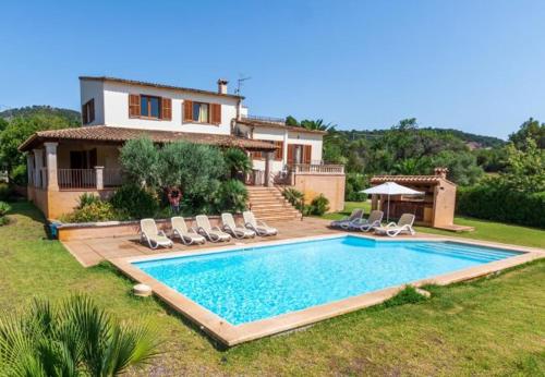 Pollenca Villa Sleeps 8 with Pool Air Con and WiFi gîte à louer Golf Pollensa