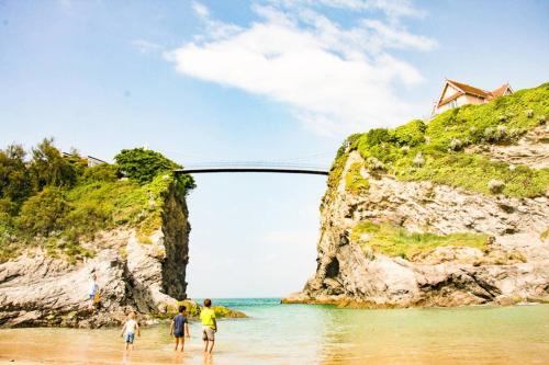 Family Beach Life-surf Getaway-sleeps 11- Parking-walk Everywhere, Crantock, Cornwall