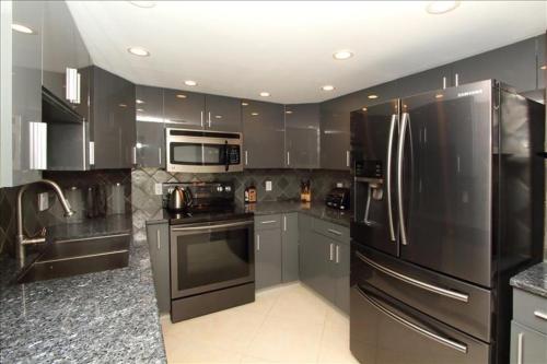 SST4-1607 - South Seas Tower condo - image 7
