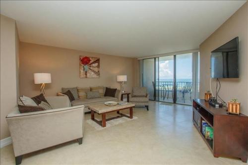 SST3-1901 - South Seas Tower condo - image 2