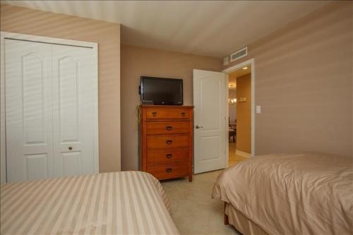 SST3-1901 - South Seas Tower condo - image 3