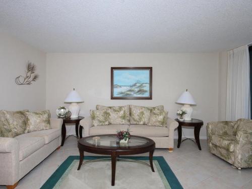 SST4-701 - South Seas Tower condo - image 2