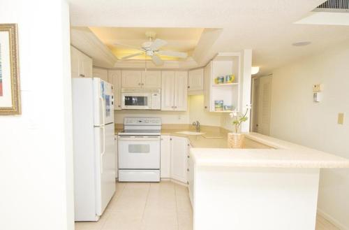 SST4-609 - South Seas Tower condo - image 8