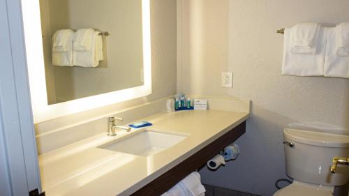 Holiday Inn Express Winfield - Teays Valley, an IHG Hotel